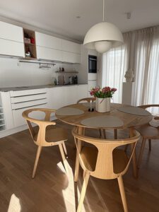 Kitchen and dining table in our Munich vacation rental