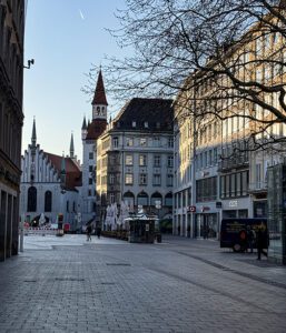 Sunrise by Mariensplatz in Munich