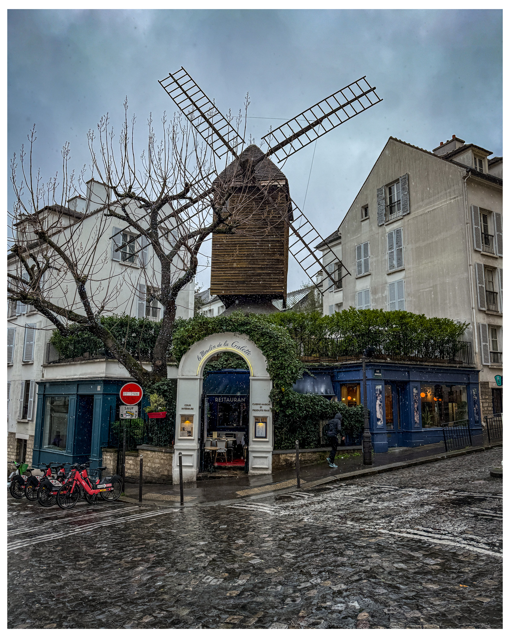 The famous restaurant and the last working windmill of Paris.