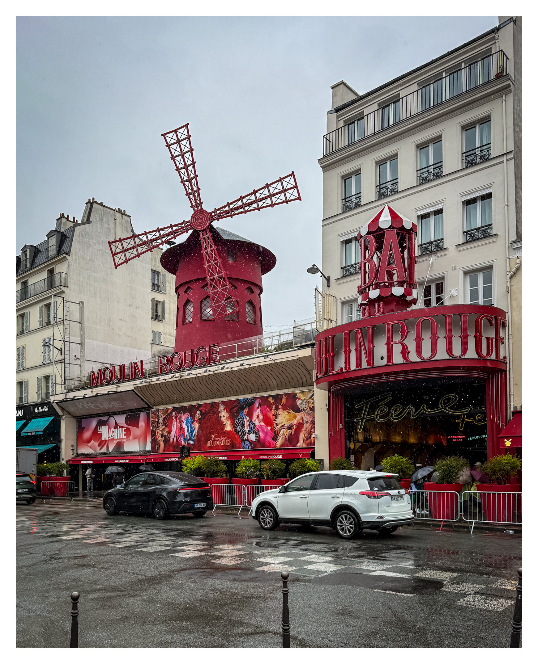 The iconic Moulin Rouge